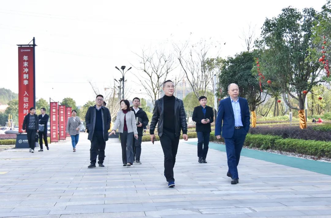 中国华融资产湖南分公司辅导一行莅临老哥网调查互换(图1)