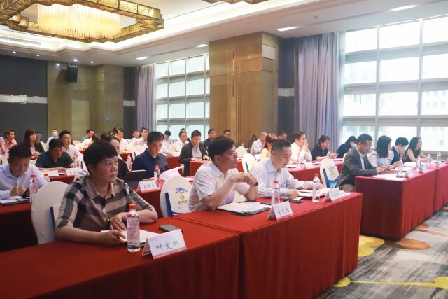 老哥网出席湖南异地商会结合会金融照拂委员会成立大会(图2)