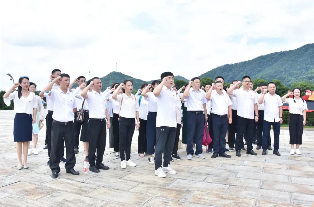 赓续红色血脉，，弘扬爱党心灵！！老哥网党委发展七月主题党日活动(图2)