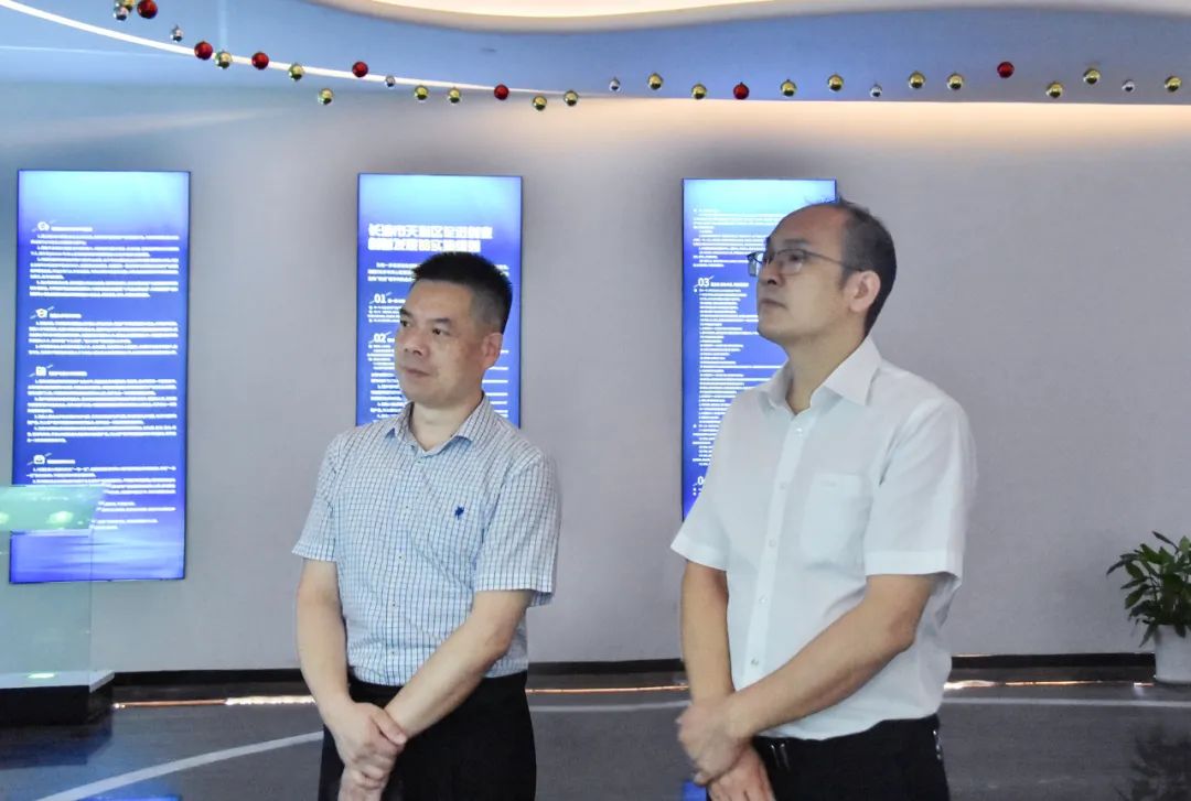 省当局发展钻研中心调研老哥网总部经济(图2) 省当局发展钻研中心调研老哥网总部经济(图2)