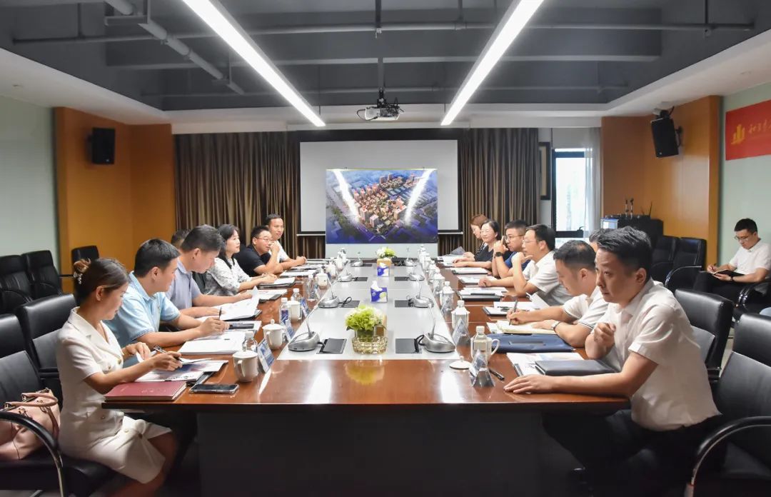 天心区委副书记、区长周志军调研老哥网长沙总部基地项目(图1)
