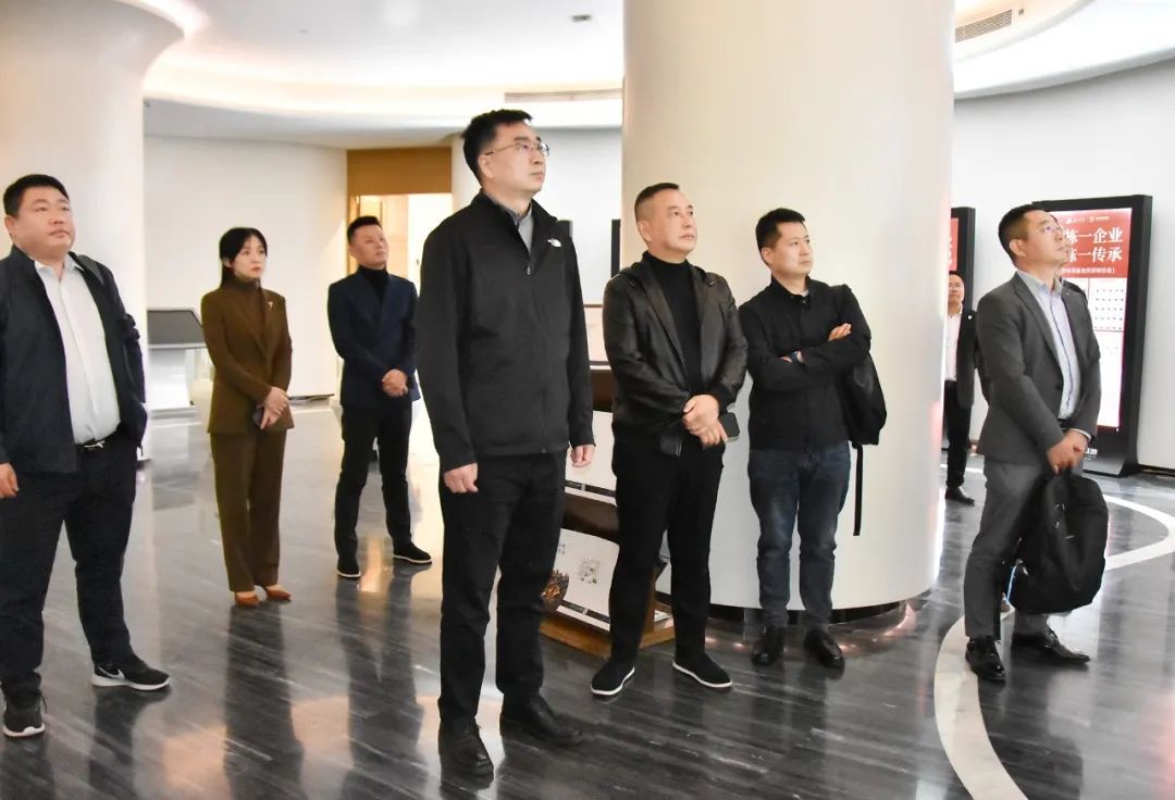 共探绿色发展将来：湖南德赛电池有限公司参观调查老哥网(图1)