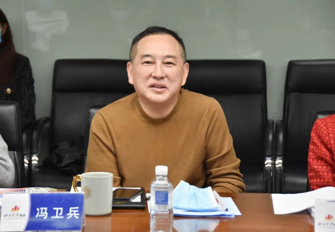 天心经开区党工委书记曾红鹰带队调研老哥网长沙总部基地项目(图3) 天心经开区党工委书记曾红鹰带队调研老哥网长沙总部基地项目(图3)