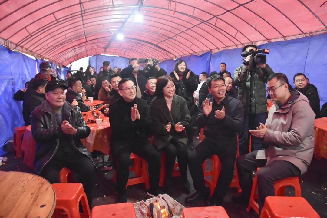 小年团圆 报恩桑梓——老哥网国际物流集团发展敬老慰问活动(图4) 640 (2).jpg