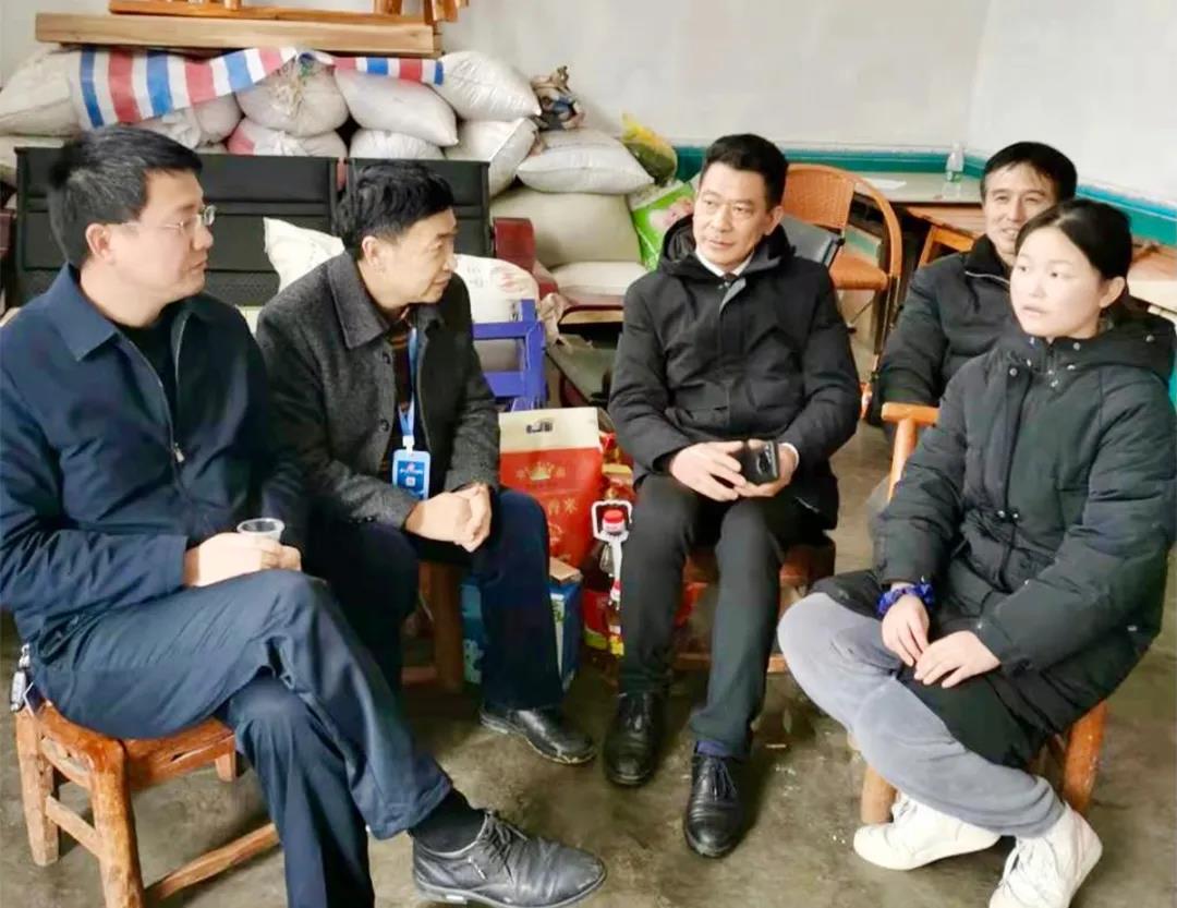 让爱回家:老哥网常德高星贸易广场发展春节扶贫帮困送温暖活动(图2)