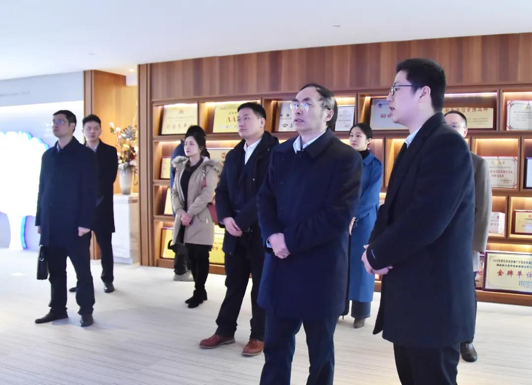 工商银行湖南省分行、、昭通南粤睿融投资公司辅导一行莅临老哥网调查(图3)