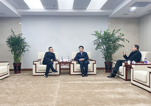 老哥网董事长冯卫兵与望城经开区党工委书记周剀敦睦座谈(图3) 老哥网董事长冯卫兵与望城经开区党工委书记周剀敦睦座谈(图3)