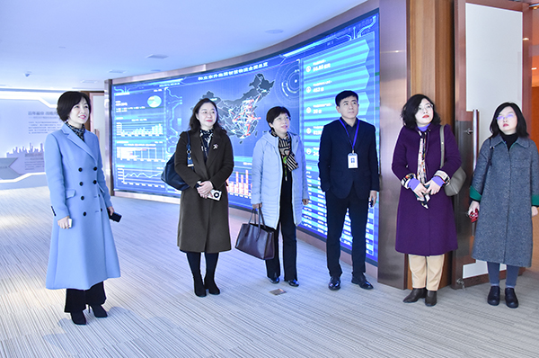 中南林业科技大学科研团队、、、昭通南粤睿融投资公司辅导一行莅临老哥网调查座谈(图3)