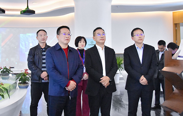 中国农业银行湖南省分行辅导莅临老哥网调查座谈(图2) 中国农业银行湖南省分行辅导莅临老哥网调查座谈(图2)