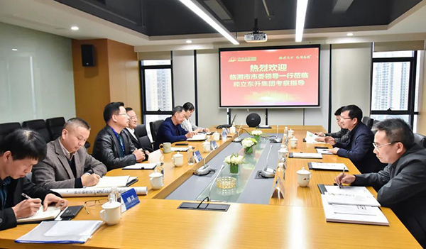 临湘市委常委、、、宣传部长李孟阳一行莅临老哥网参观调查(图3)