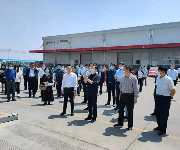 吐鲁番市政协党组书记、、、主席胡国辉一行调查老哥网-京东华北物流基地(图1)