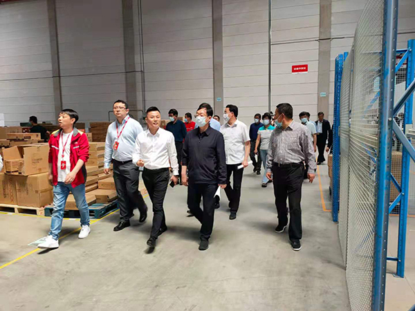 吐鲁番市政协党组书记、、、主席胡国辉一行调查老哥网-京东华北物流基地(图3)