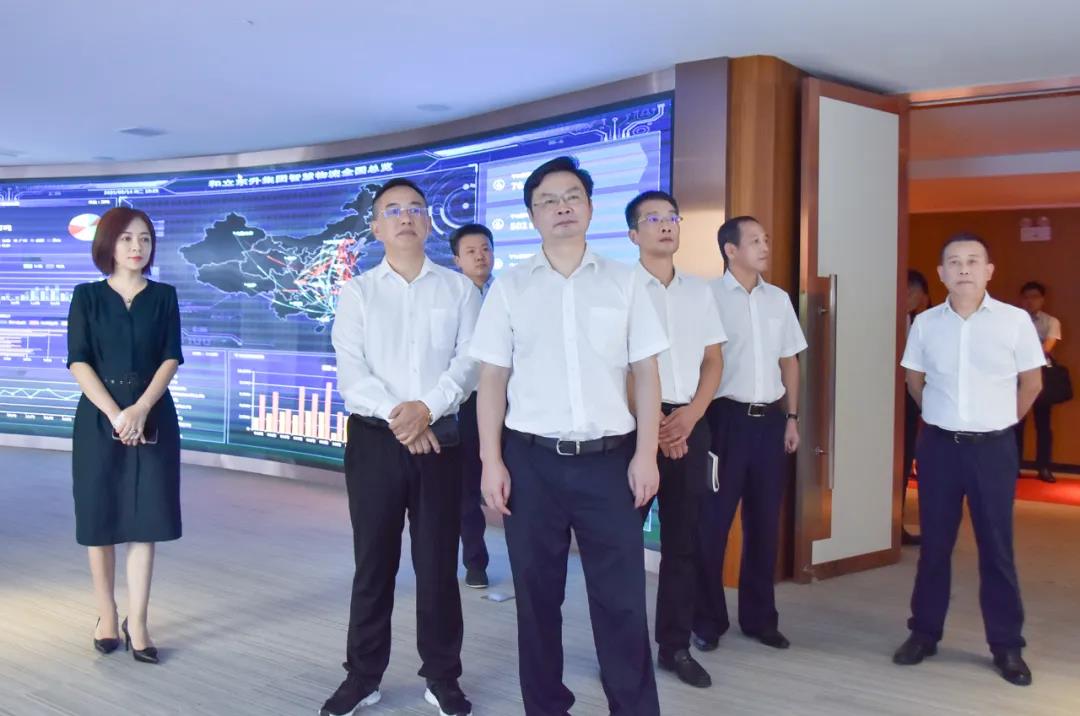 天心区委书记吴新伟一行莅临老哥网调研调查(图1) 天心区委书记吴新伟一行莅临老哥网调研调查(图1)